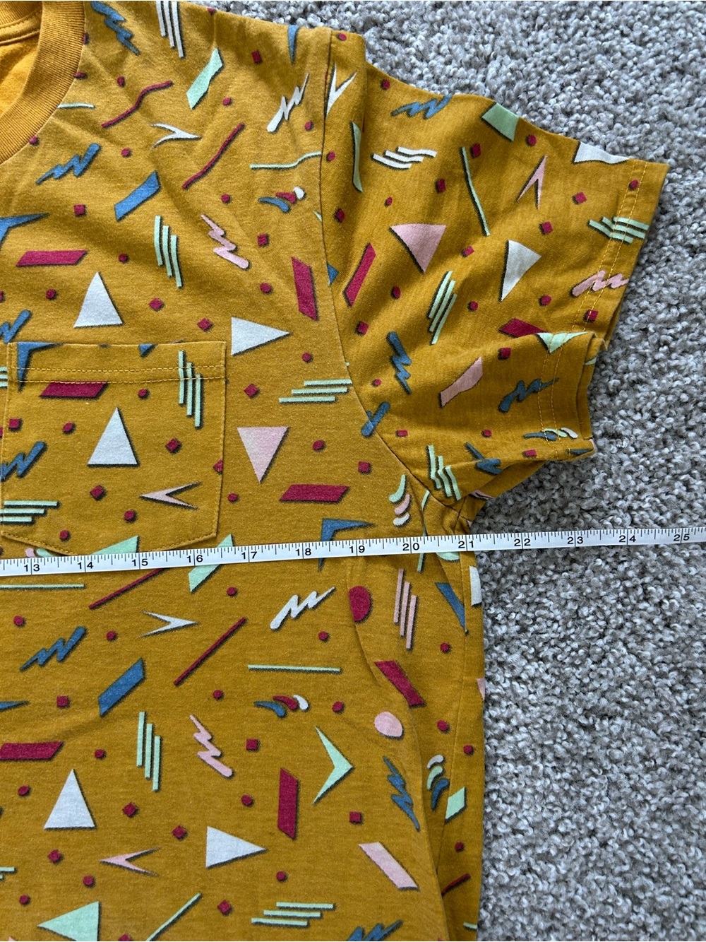 geometric patterned tee - Picture 8 of 11